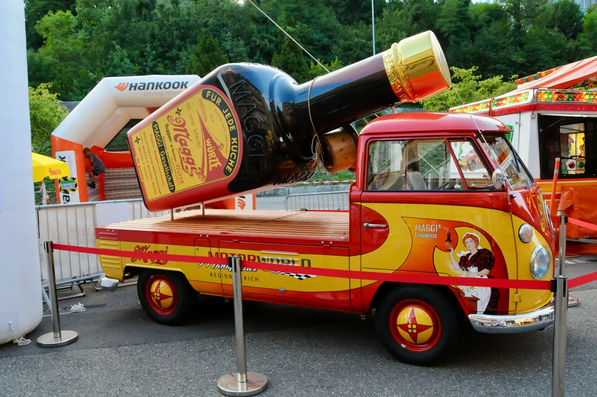 Man sieht ein nostalgisches Maggi-Auto.